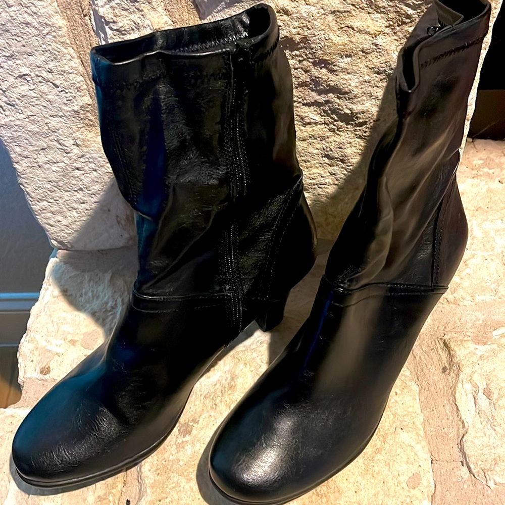 Aerosoles Fifth Ave Mid Calf Bootie Size 10. Excellent condition.